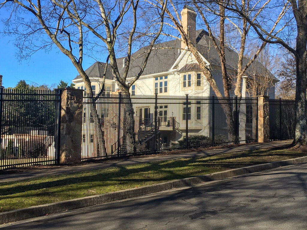 HOAs Love Aluminum Fencing