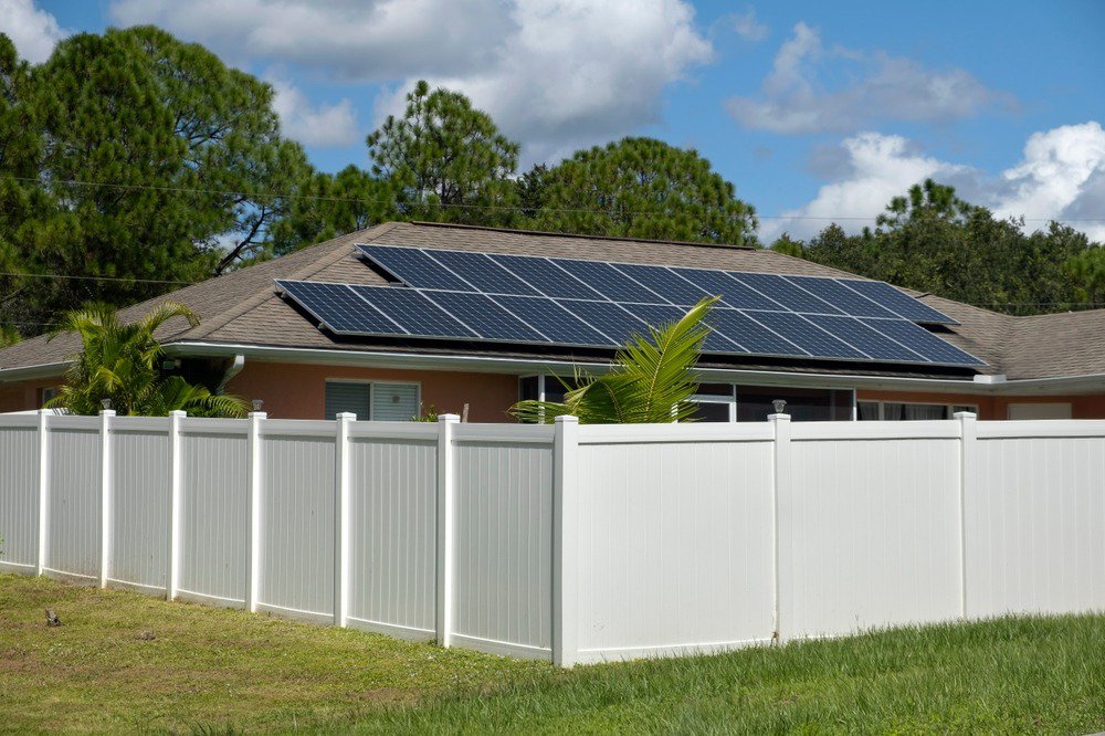 Vinyl vs Wood vs Aluminum Fences: Pros, Cons & Best Uses cover